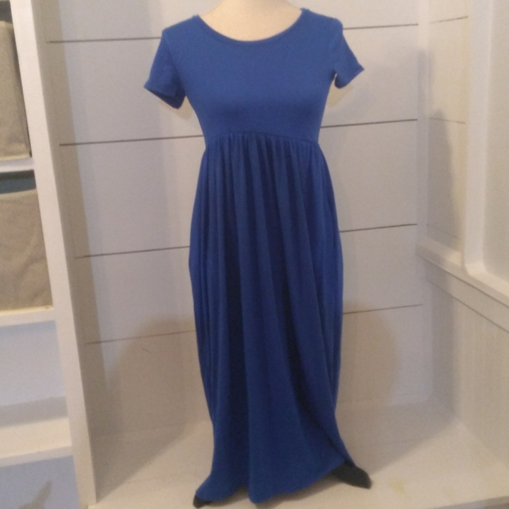 *NWOT* Short Sleeved Maxi Dress